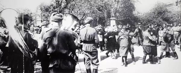 Праздник Победы после вступления советских войск