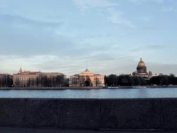 Вид на Адмиралтейскую набережную