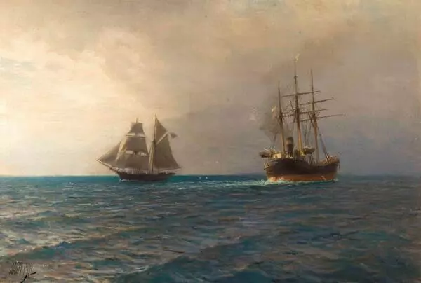 В море