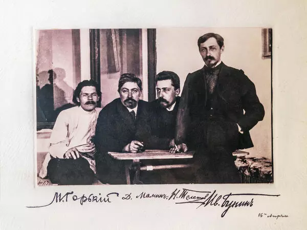 Фотография писателей в Ялте