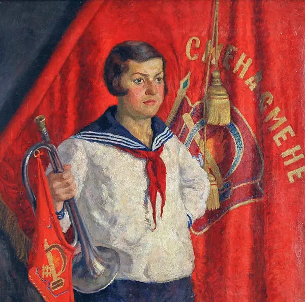 Пионерка с горном