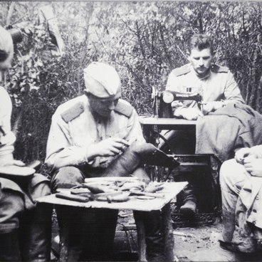 Походная сапожная мастерская. Сапожник П. Зубков