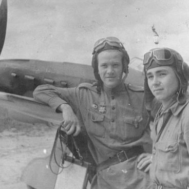 Лейтенант Д.А. Лобашев и его ведомый