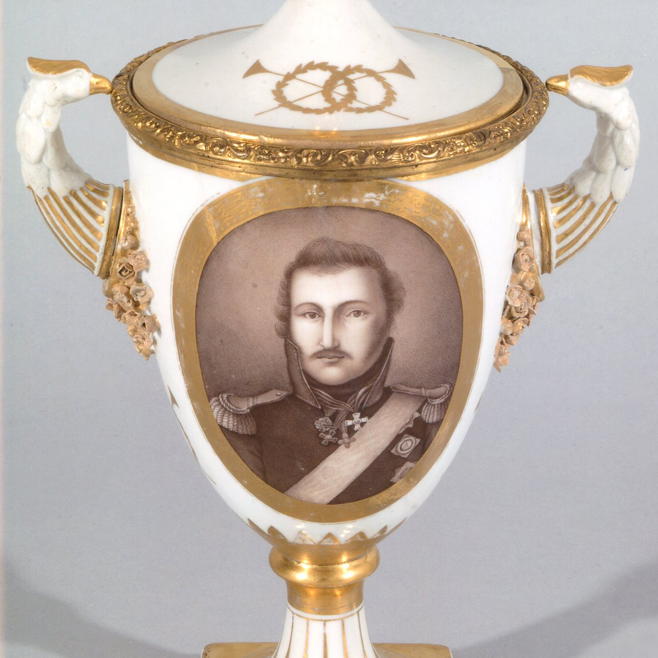 Ваза белая