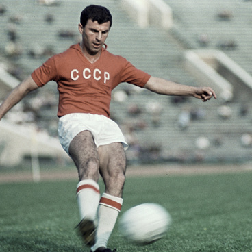 Футболист Слава Метревели