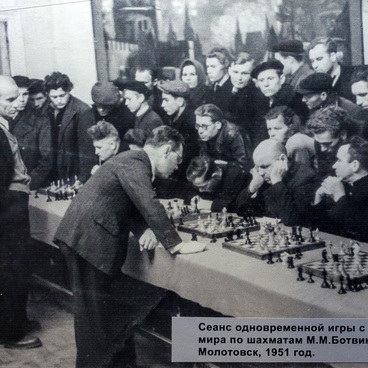 Фото. Сеанс одновременной игры
