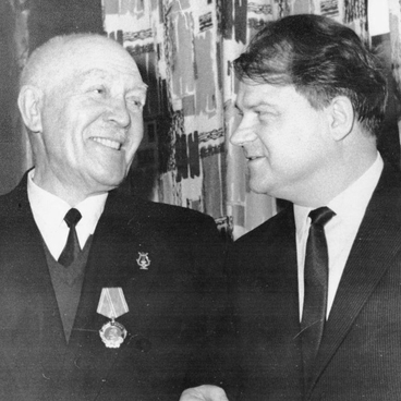 Т.Н. Хренников и И.М. Зизюкин 