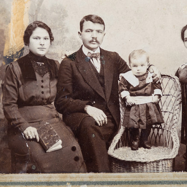 Фотография Колонцов В.М. с семьей