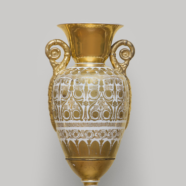 Ваза амфорная