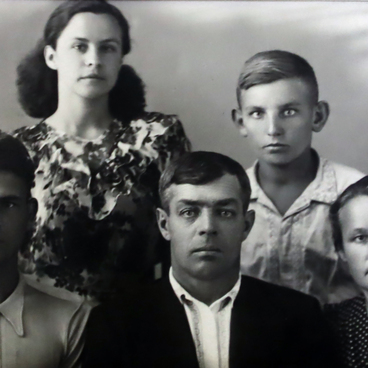 Молодые Белозёровы с родителями супруги