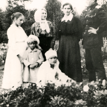 Павел Булыгин с сестрами в Михайловском, 1917
