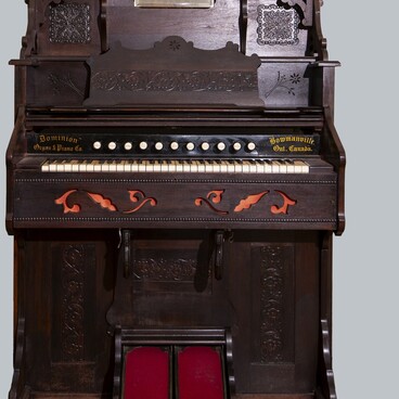 Фисгармония Dominion Organ & Piano Co