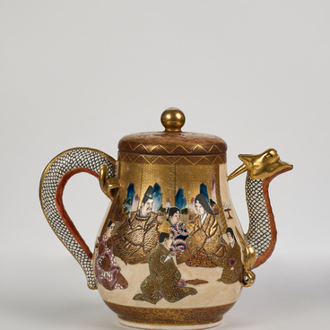 Чайник с крышкой